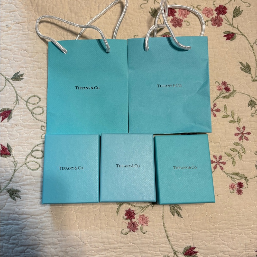 Tiffany & Co. Iconic Blue Packaging Set